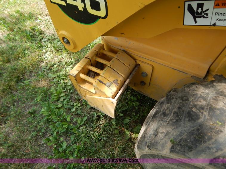 image for item F4019 2000 John Deere 240 skid steer
