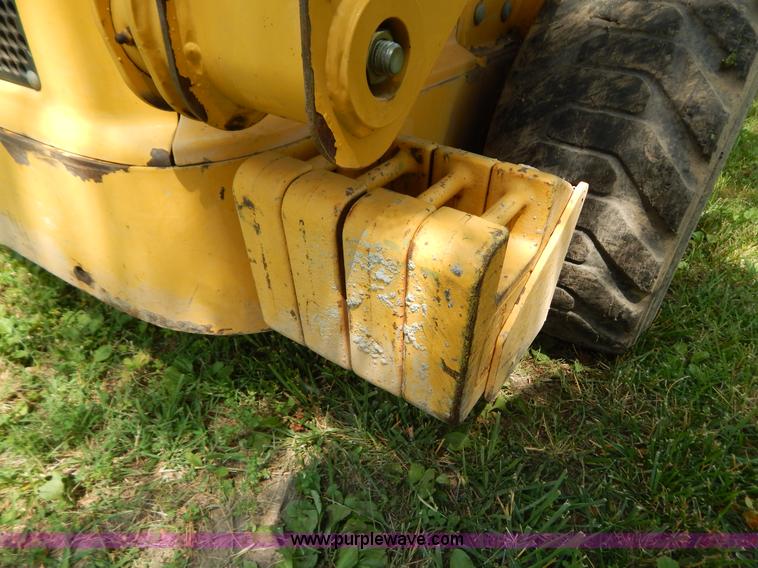 image for item F4019 2000 John Deere 240 skid steer