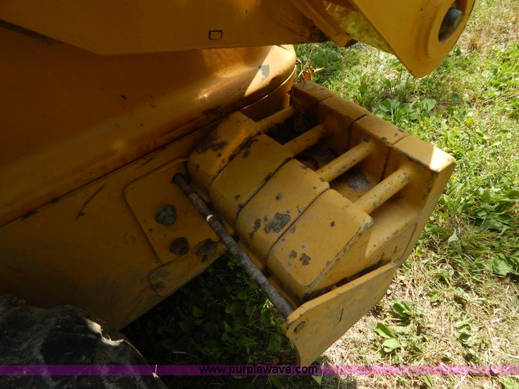 image for item F4019 2000 John Deere 240 skid steer