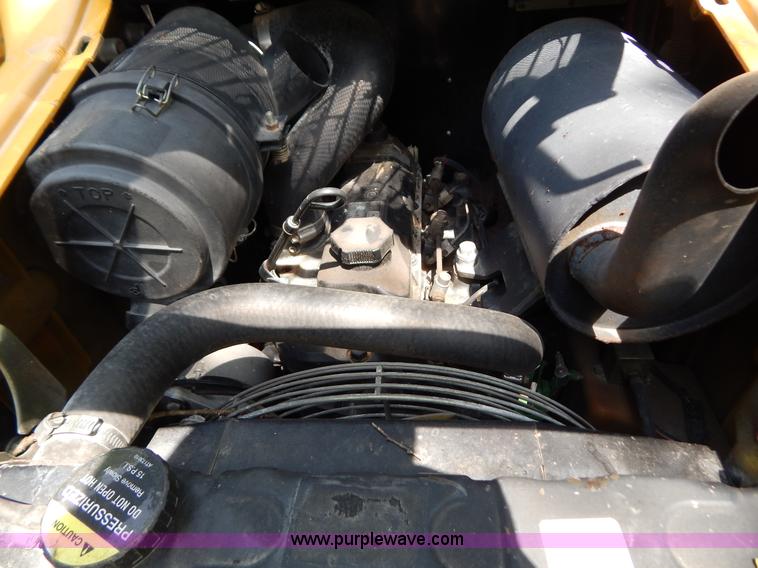 image for item F4019 2000 John Deere 240 skid steer