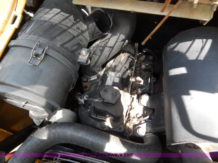 image for item F4019 2000 John Deere 240 skid steer