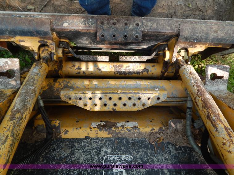 image for item F4019 2000 John Deere 240 skid steer