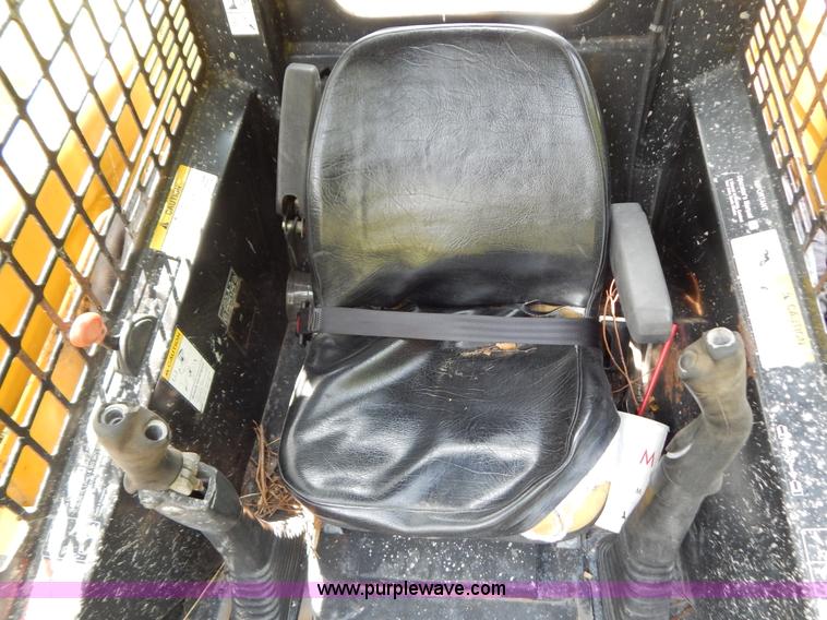 image for item F4019 2000 John Deere 240 skid steer