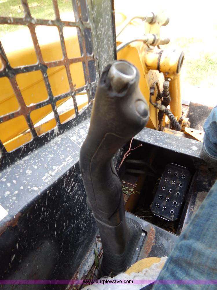 image for item F4019 2000 John Deere 240 skid steer