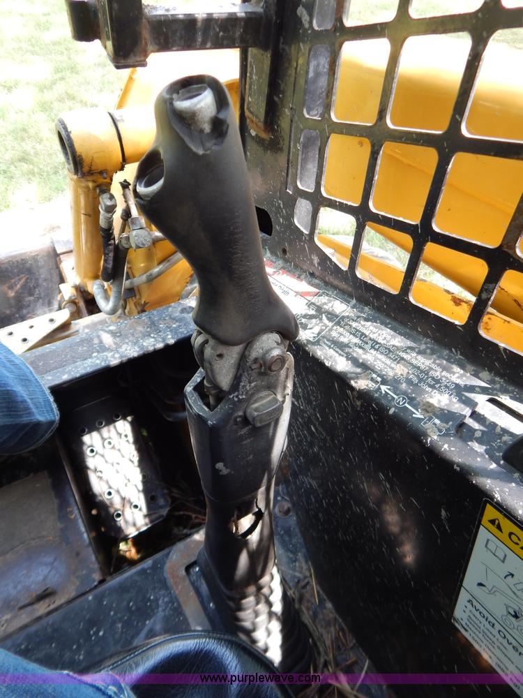 image for item F4019 2000 John Deere 240 skid steer