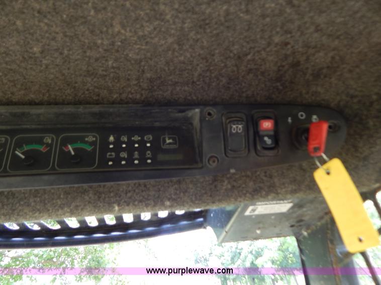 image for item F4019 2000 John Deere 240 skid steer