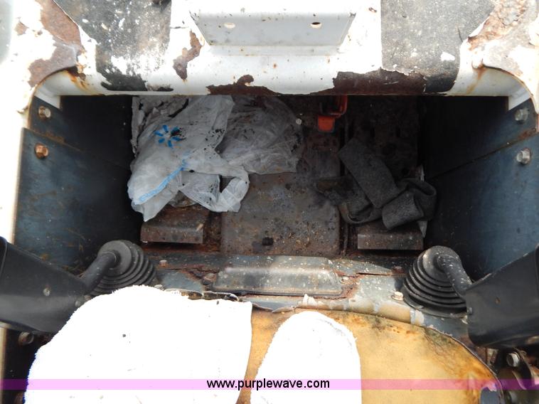 image for item F4025 2000 Bobcat 864 track skid steer