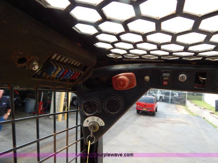 image for item F4026 1996 Mustang 2060 skid steer