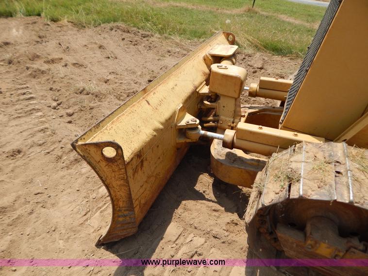 image for item F4027 1994 Caterpillar D3C Series III dozer