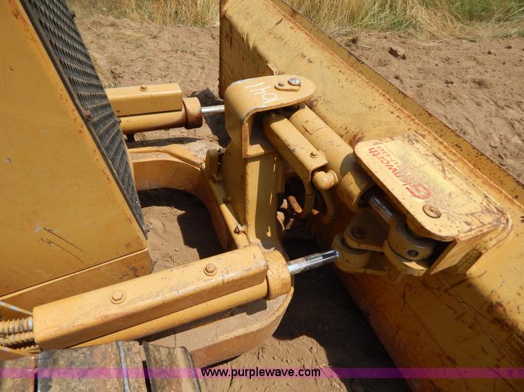 image for item F4027 1994 Caterpillar D3C Series III dozer