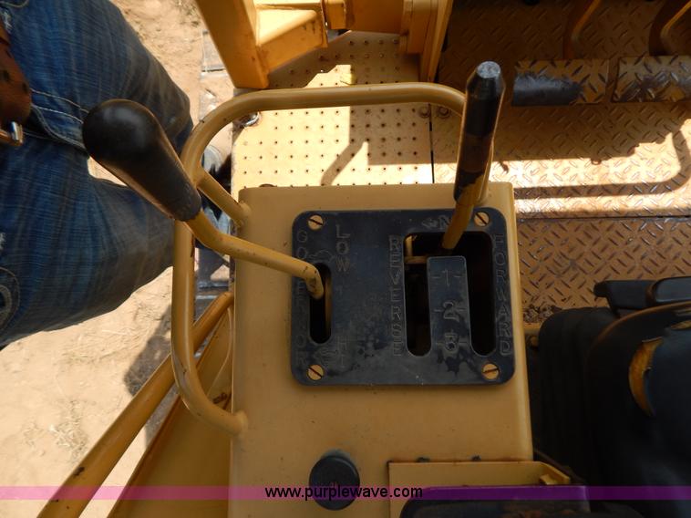 image for item F4027 1994 Caterpillar D3C Series III dozer