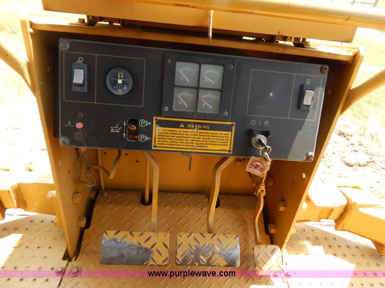 image for item F4027 1994 Caterpillar D3C Series III dozer