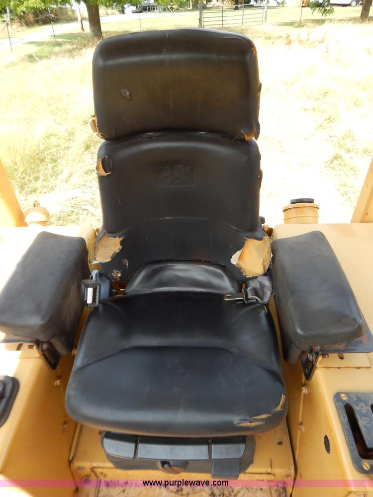 image for item F4027 1994 Caterpillar D3C Series III dozer