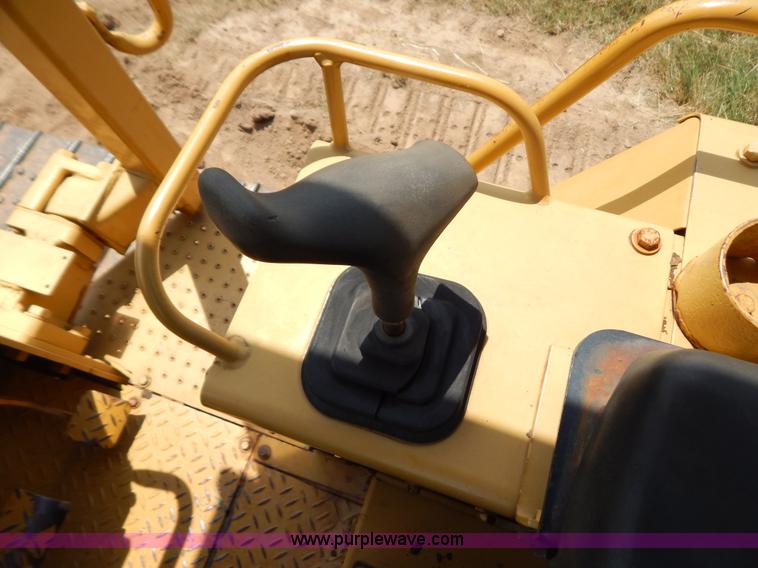 image for item F4027 1994 Caterpillar D3C Series III dozer