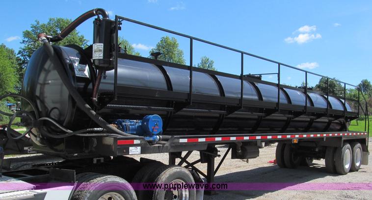 image for item F5075 2011 Global Vacuum Systems 130 barrel vac trailer