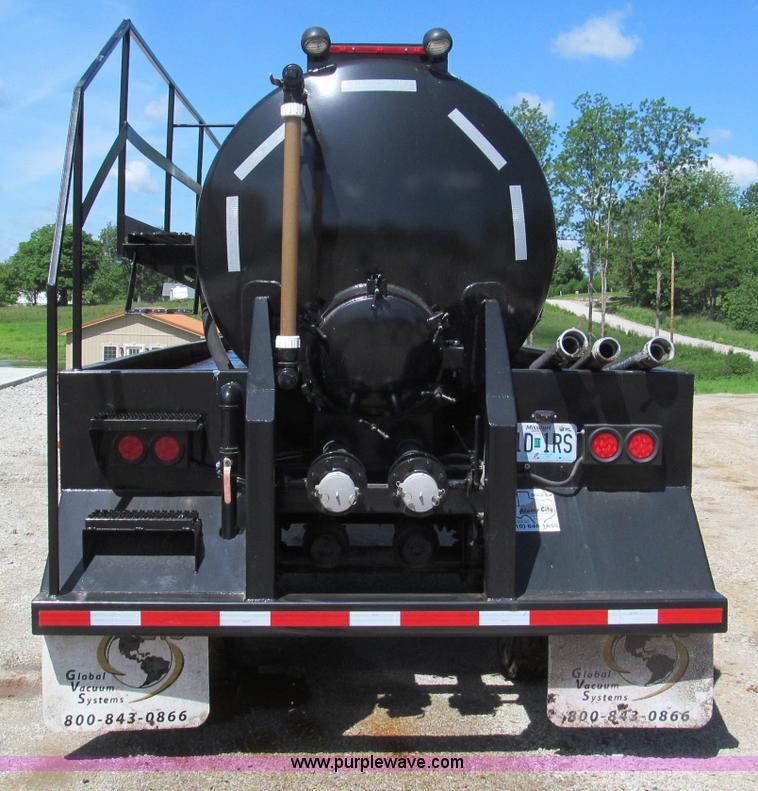 image for item F5075 2011 Global Vacuum Systems 130 barrel vac trailer