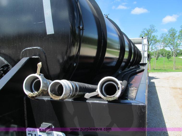 image for item F5075 2011 Global Vacuum Systems 130 barrel vac trailer