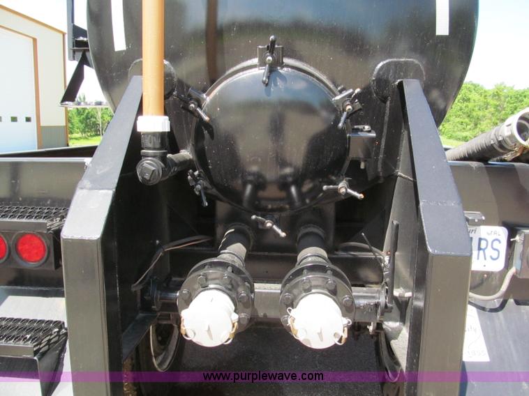 image for item F5075 2011 Global Vacuum Systems 130 barrel vac trailer