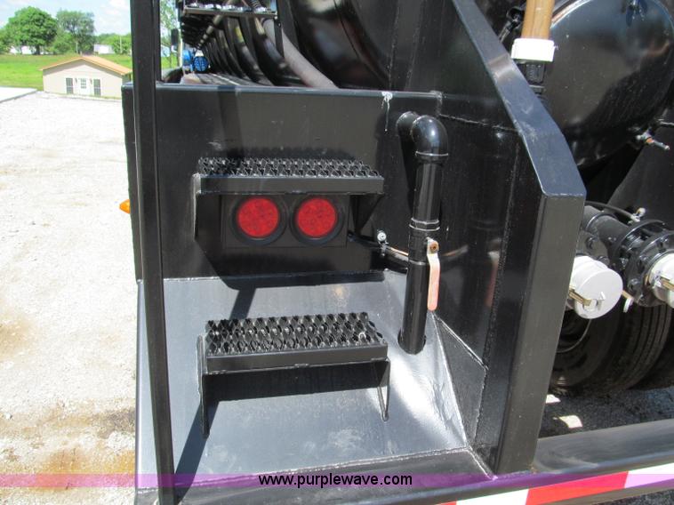 image for item F5075 2011 Global Vacuum Systems 130 barrel vac trailer