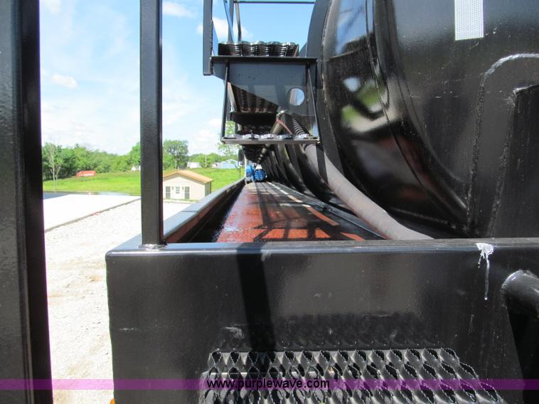 image for item F5075 2011 Global Vacuum Systems 130 barrel vac trailer