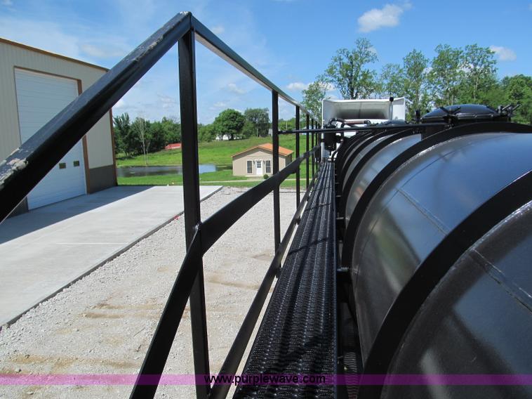 image for item F5075 2011 Global Vacuum Systems 130 barrel vac trailer