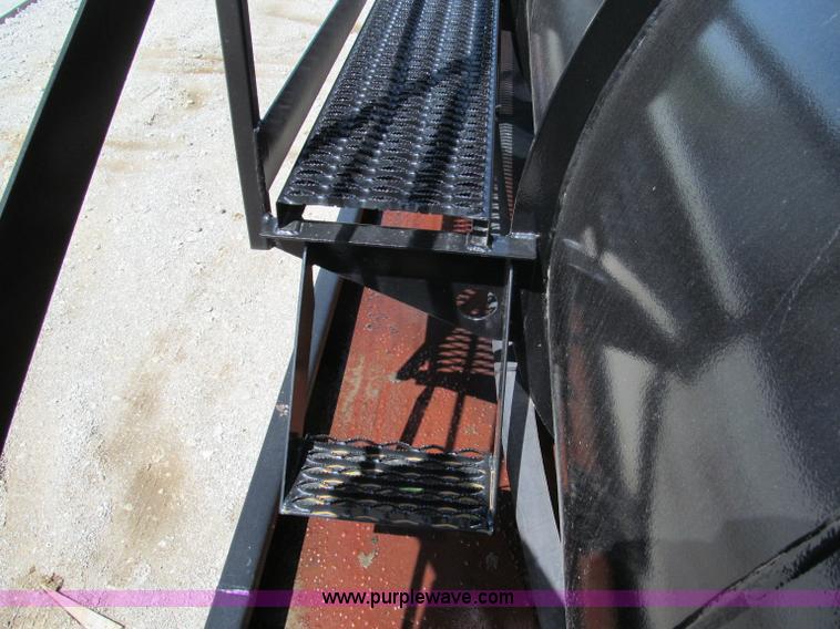 image for item F5075 2011 Global Vacuum Systems 130 barrel vac trailer