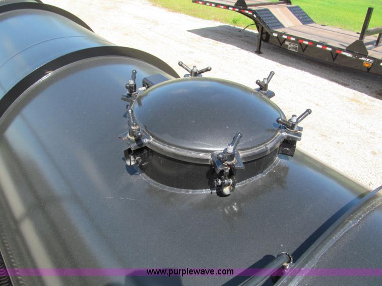 image for item F5075 2011 Global Vacuum Systems 130 barrel vac trailer