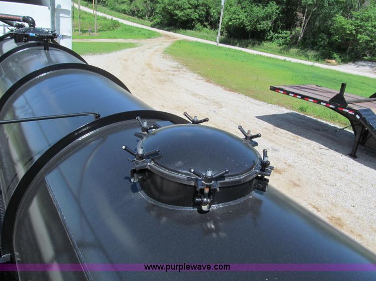 image for item F5075 2011 Global Vacuum Systems 130 barrel vac trailer
