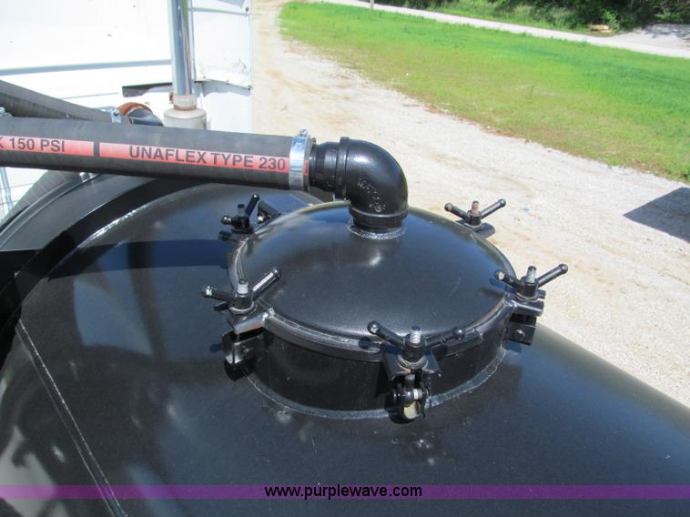 image for item F5075 2011 Global Vacuum Systems 130 barrel vac trailer