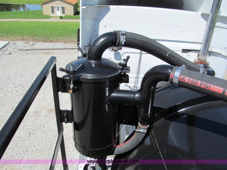 image for item F5075 2011 Global Vacuum Systems 130 barrel vac trailer