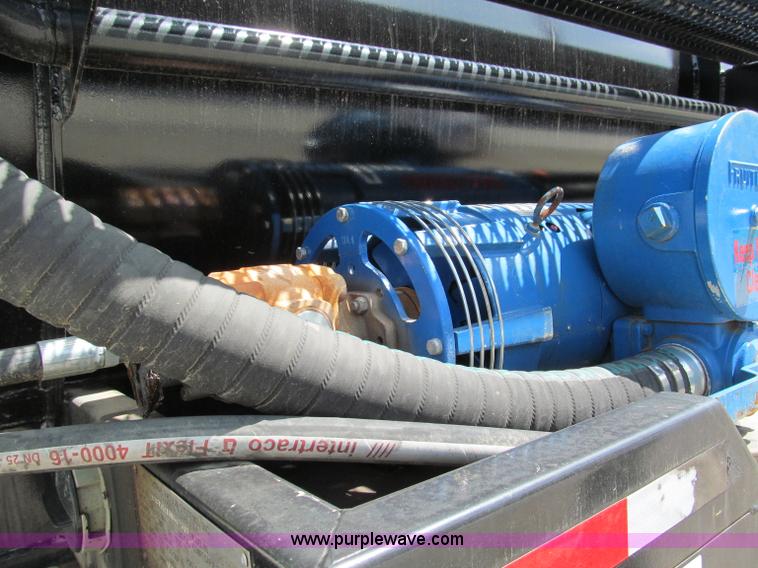 image for item F5075 2011 Global Vacuum Systems 130 barrel vac trailer