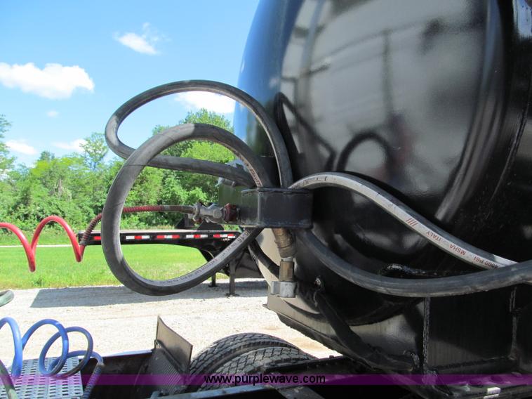 image for item F5075 2011 Global Vacuum Systems 130 barrel vac trailer