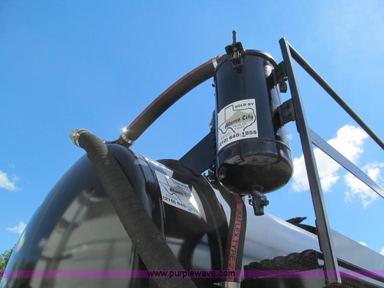 image for item F5075 2011 Global Vacuum Systems 130 barrel vac trailer