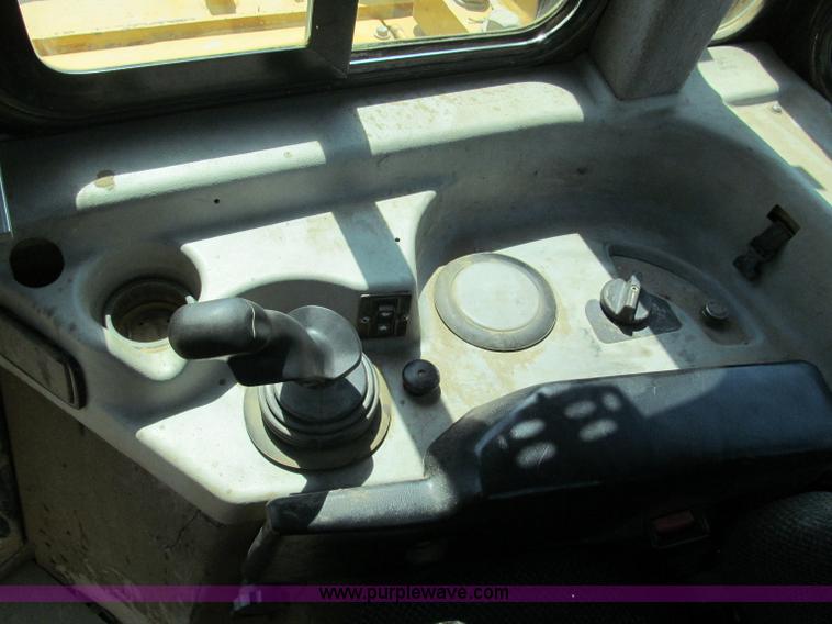 image for item F5091 2003 Caterpillar D6R LGP Series II dozer