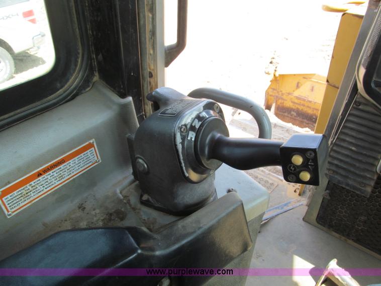 image for item F5091 2003 Caterpillar D6R LGP Series II dozer