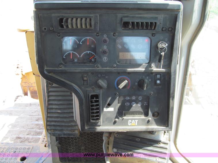 image for item F5091 2003 Caterpillar D6R LGP Series II dozer