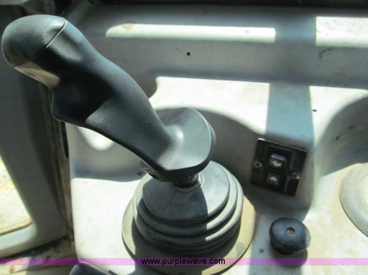 image for item F5091 2003 Caterpillar D6R LGP Series II dozer