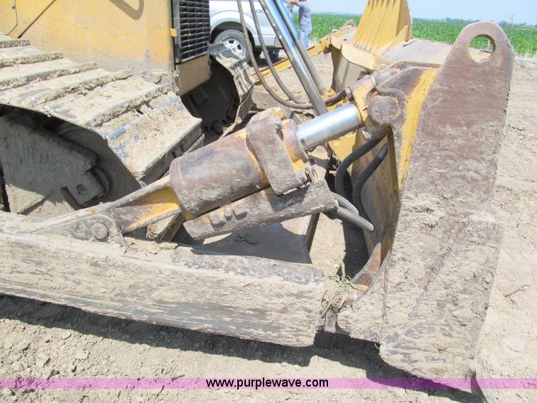 image for item F5091 2003 Caterpillar D6R LGP Series II dozer
