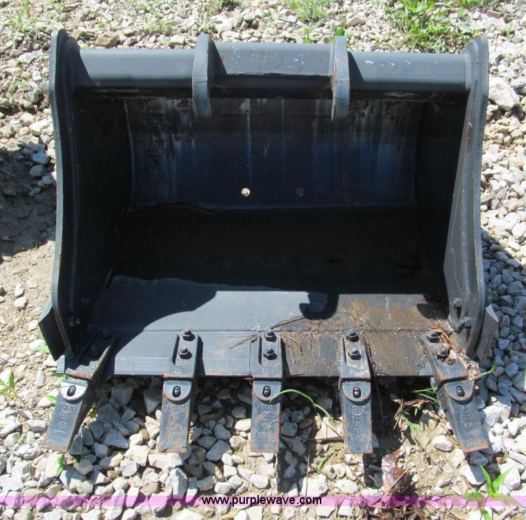 image for item F5108 Bobcat 30" excavator bucket