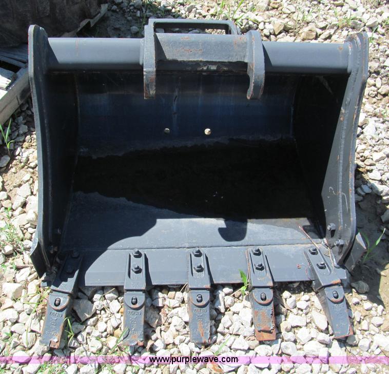 image for item F5109 Bobcat 30" excavator bucket