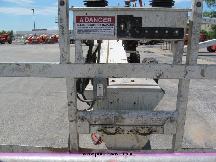 image for item F5110 2000 Snorkel boom lift