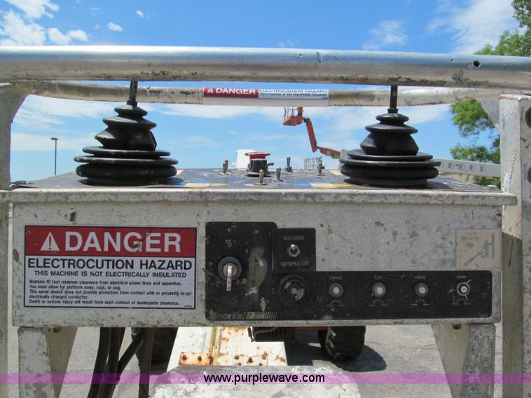 image for item F5110 2000 Snorkel boom lift