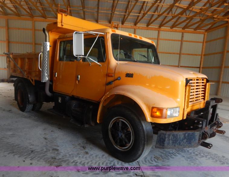 image for item F5112 1995 International 4900 Crew Cab dump truck