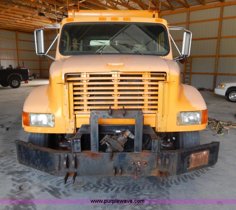 image for item F5112 1995 International 4900 Crew Cab dump truck