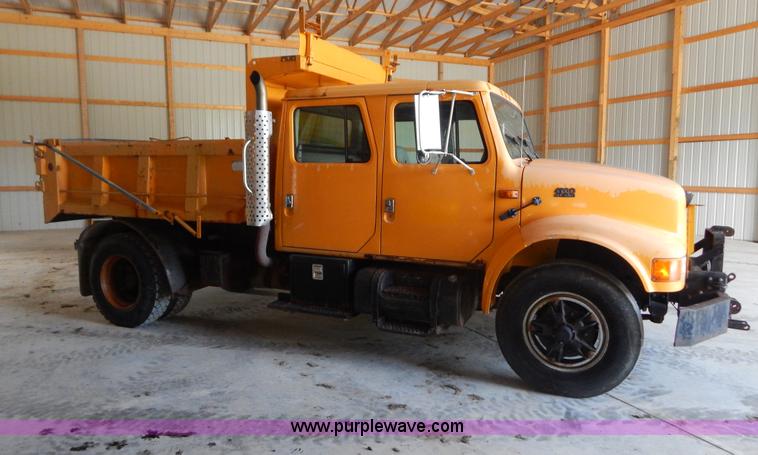 image for item F5112 1995 International 4900 Crew Cab dump truck