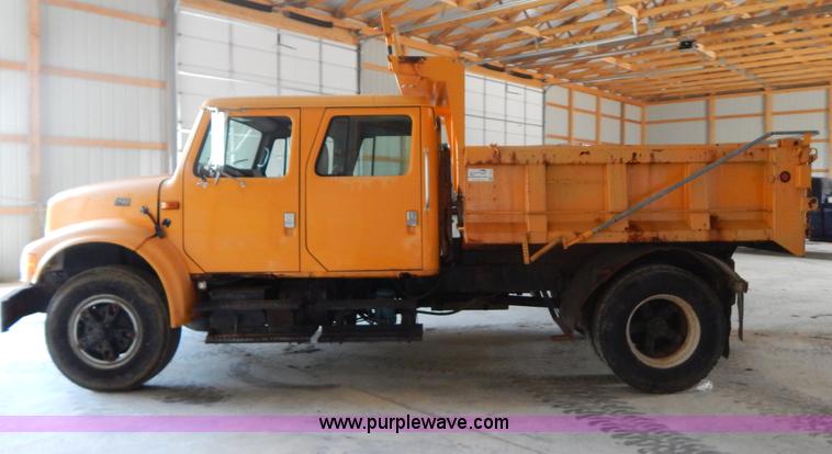 image for item F5112 1995 International 4900 Crew Cab dump truck