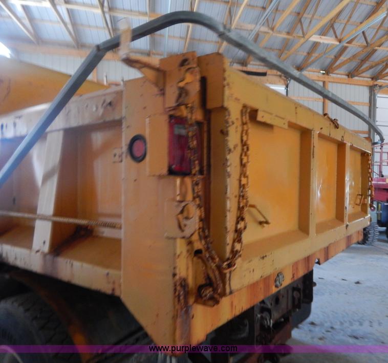 image for item F5112 1995 International 4900 Crew Cab dump truck