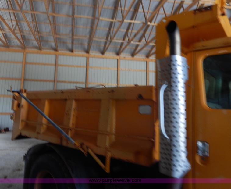 image for item F5112 1995 International 4900 Crew Cab dump truck