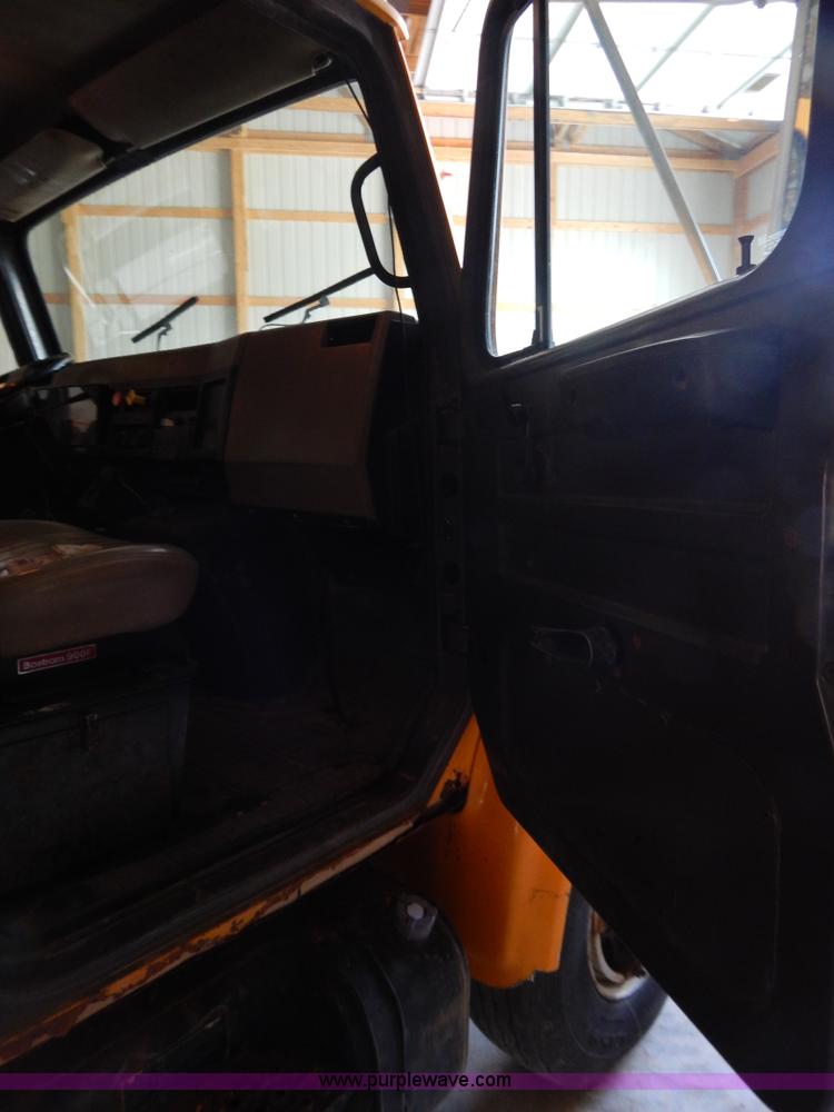 image for item F5112 1995 International 4900 Crew Cab dump truck