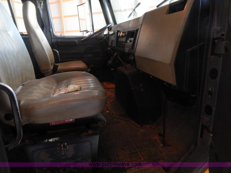 image for item F5112 1995 International 4900 Crew Cab dump truck